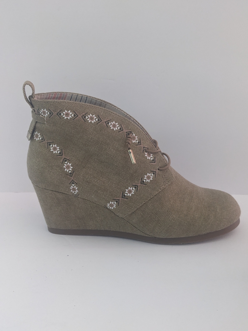 Soda Taupe Wedge Ankle Boots with Stud Embellishments NWOT 7